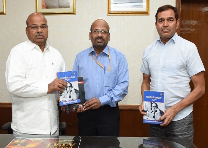 The Chairman of the Foundation and Honourable Minister of SJ&amp;E, Dr. Thaawarchand Gehlot releasing the books in presence of Member Secretary and Director of the Foundation, along with Senior Officers of the Ministry of Social Justice and Empowerment